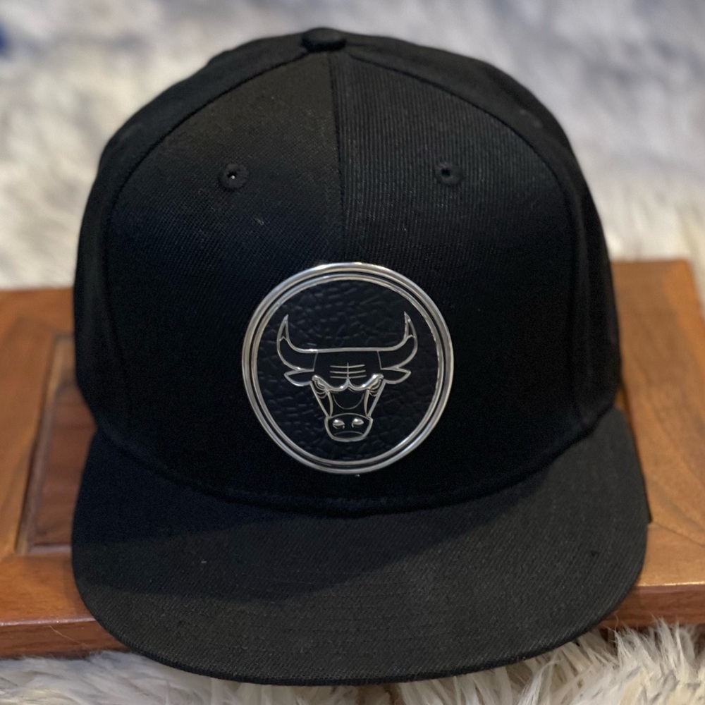 Chicago Bulls black and white SnapBack hat. New without tags.
